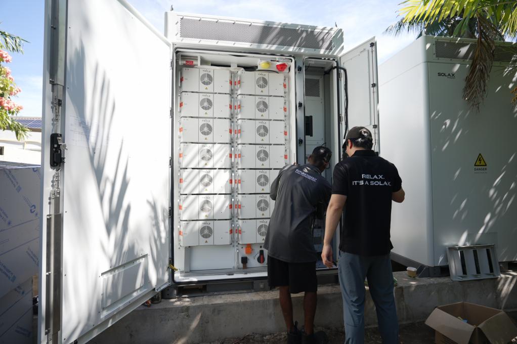 Fijian Electrians Solax open battery